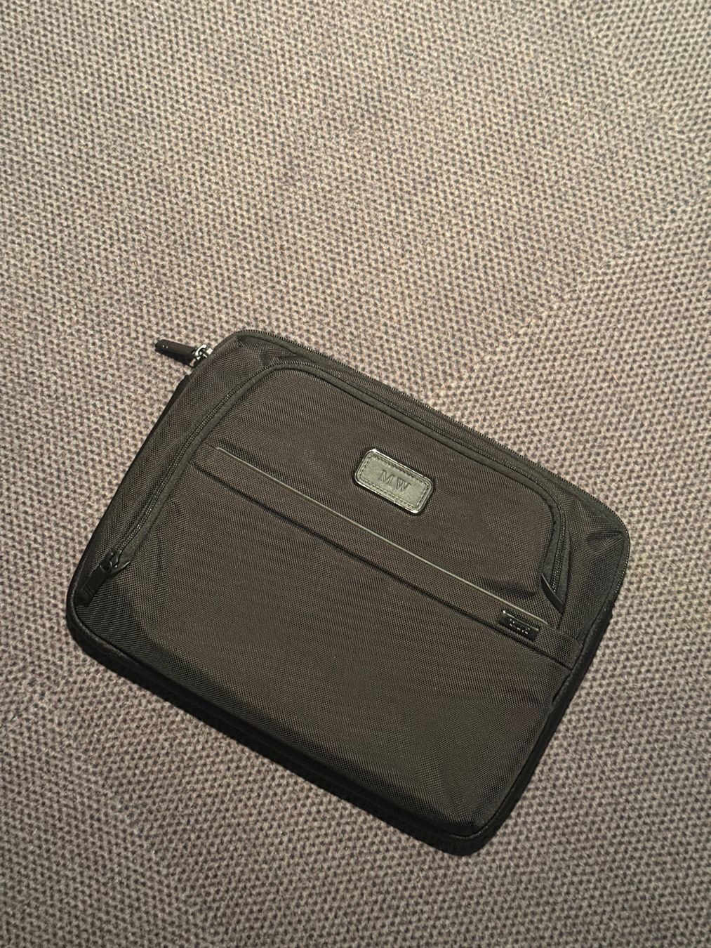 Tumi Valigie & Borse: TUMI Medium Alpha 4 Laptop Cover (13") – Nuovo (secondo la descrizione) da Unterseen venduto da SONY-CoolGo 3