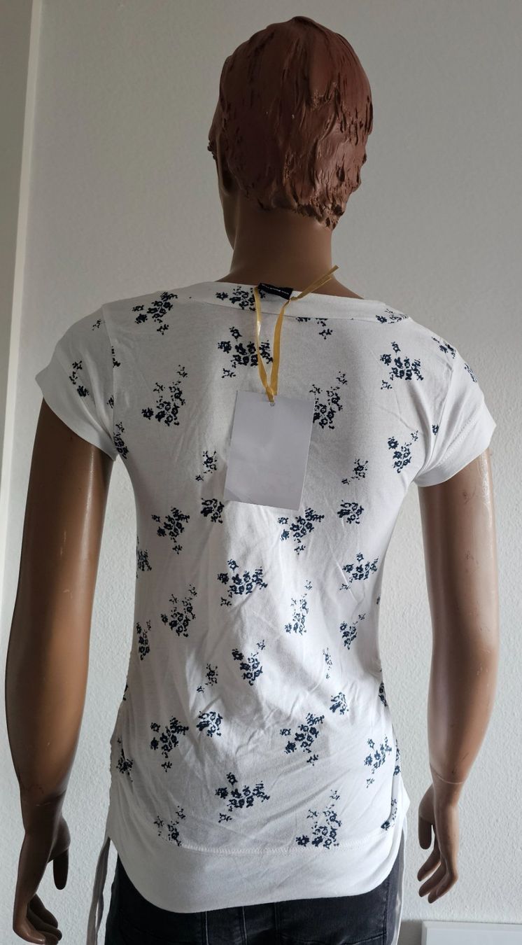 Bench T-shirt: Neues Bench Top mit Blumenmuster Gr. M, Sommer – Nuovo e nell'imballaggio originale da Basel venduto da Mazzo84 1