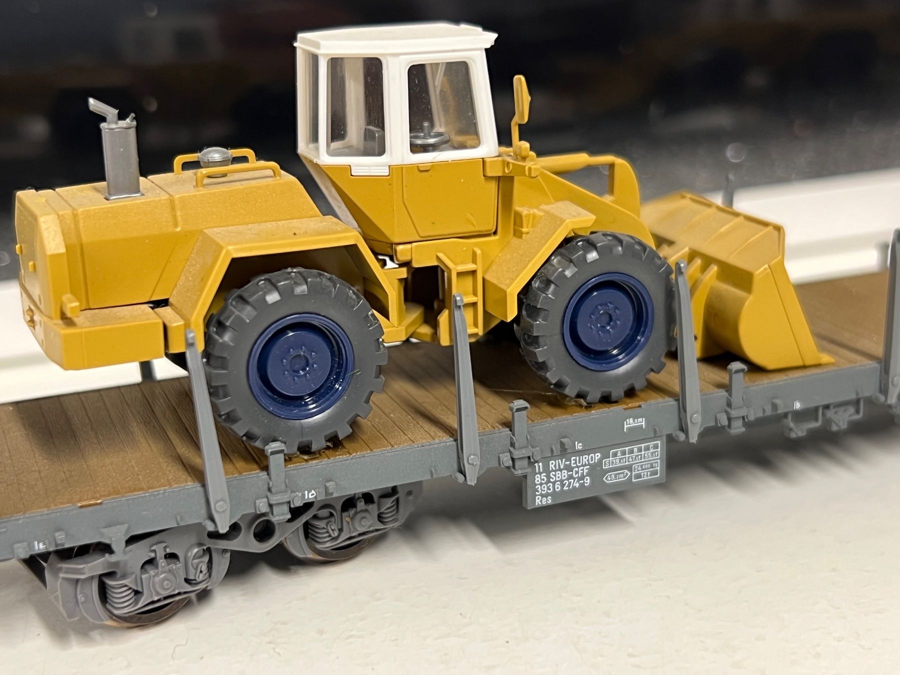 Fleischmann Modellini di ferrovie: Fleischmann  SBB  beladen mit Bulldozer H0 DC – Usato da Geroldswil venduto da TopTrain54 2