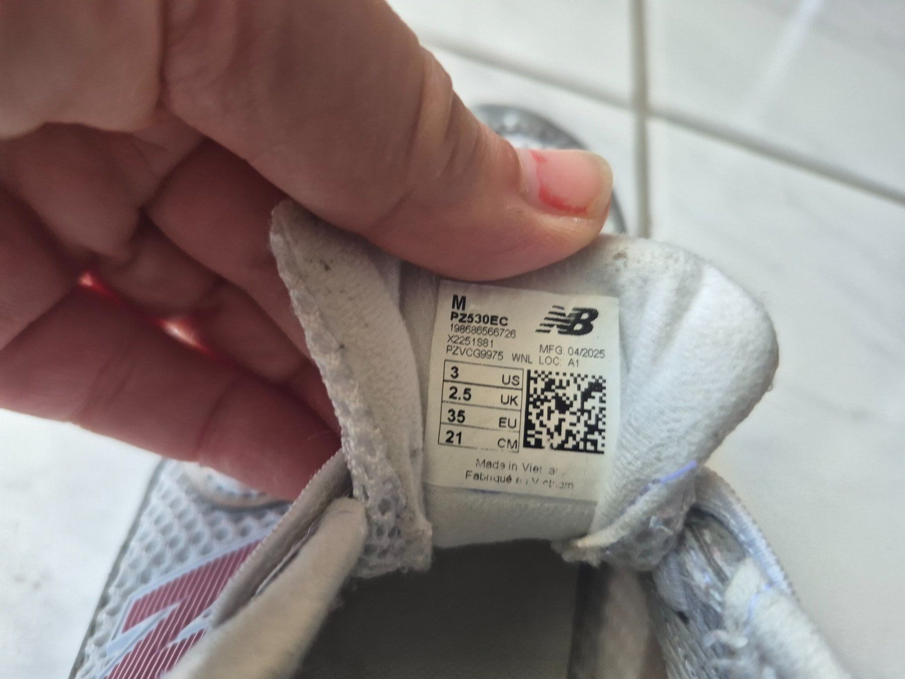 New Balance Schuhe für Mädchen: New Balance Gr.35 wenig getragen – Gebraucht aus BASSERSDORF von Bianca0916 3