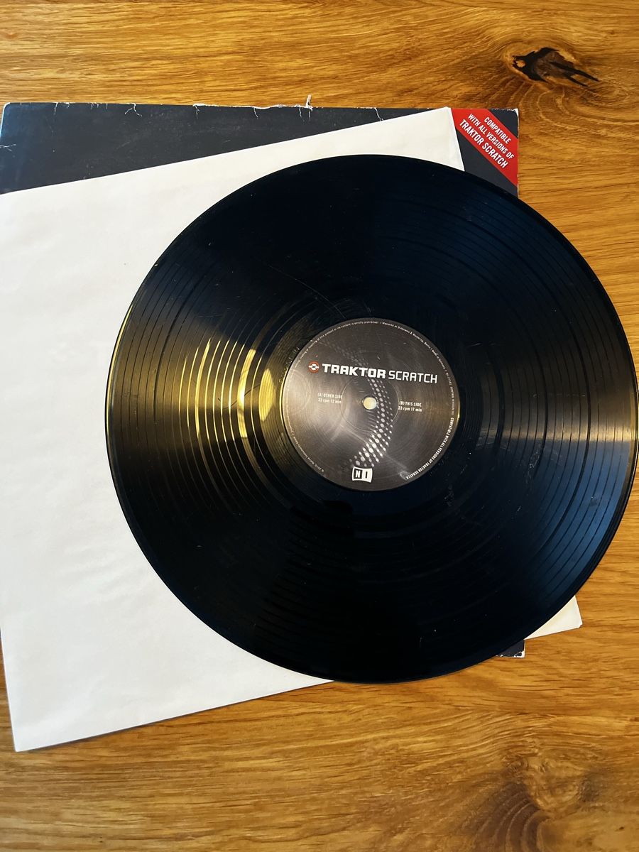 Schallplatten: Traktor Scratch Vinyl 1 Stk. – Gebraucht aus Pfäffikon ZH von Restore-Me 3
