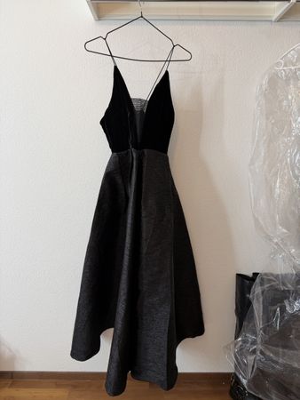 Elegantes Kleid von Alex Perry, Grösse 34, Tailliert