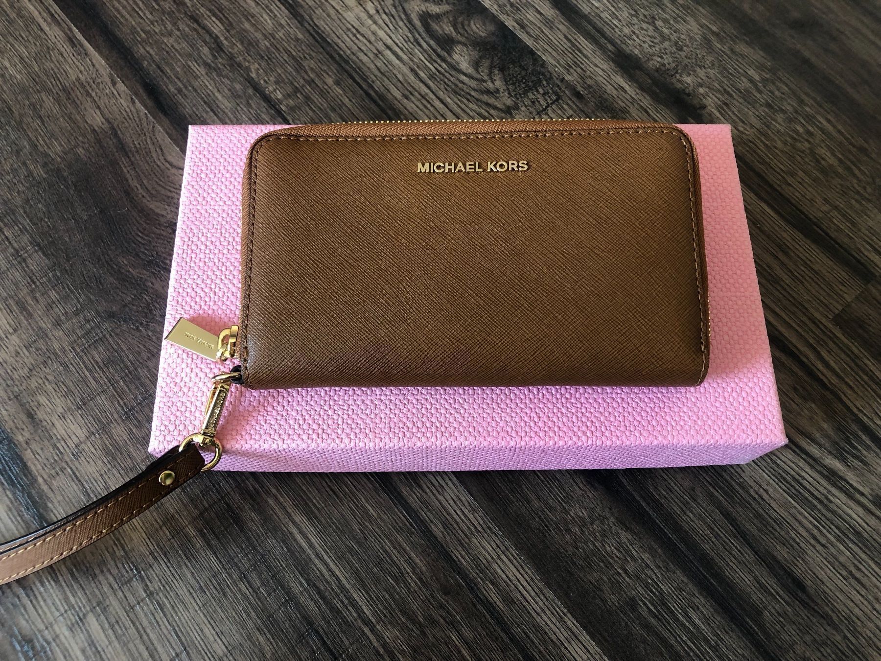 Michael Kors Portamonete: Original Michael Kors Portemonnaie NEU – Nuovo (secondo la descrizione) da Buchs ZH venduto da crazyhandbaggirl123