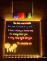 Personalisierbare LED Leuchttafel.  Inkl.12 bunten Stiften