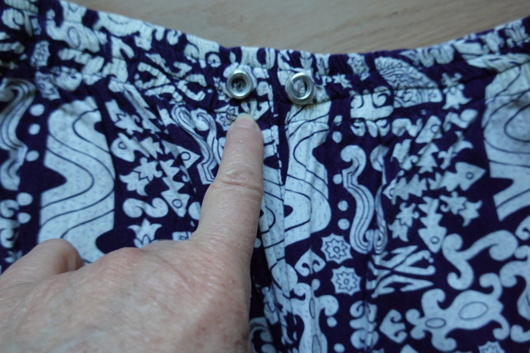 Pantaloni: Batikmuster Hose - Sommerhose - M - dunkelblau-weiss – Usato da Jona venduto da simongarden 3