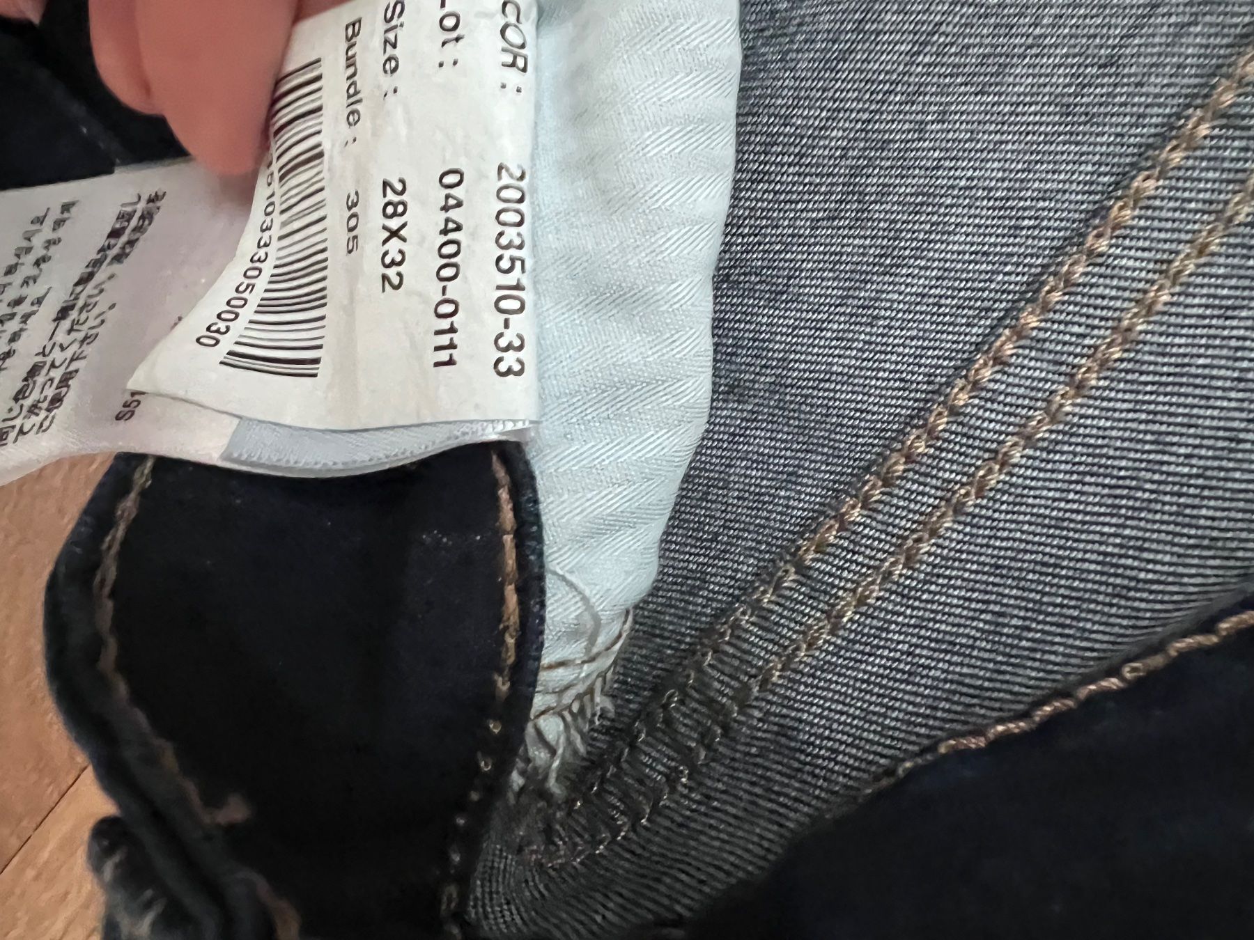 Levi's Jeans: Levi's Slight Curve, Taille 28, Jean – Nuovo (secondo la descrizione) da Lausanne venduto da monaliza1998 1