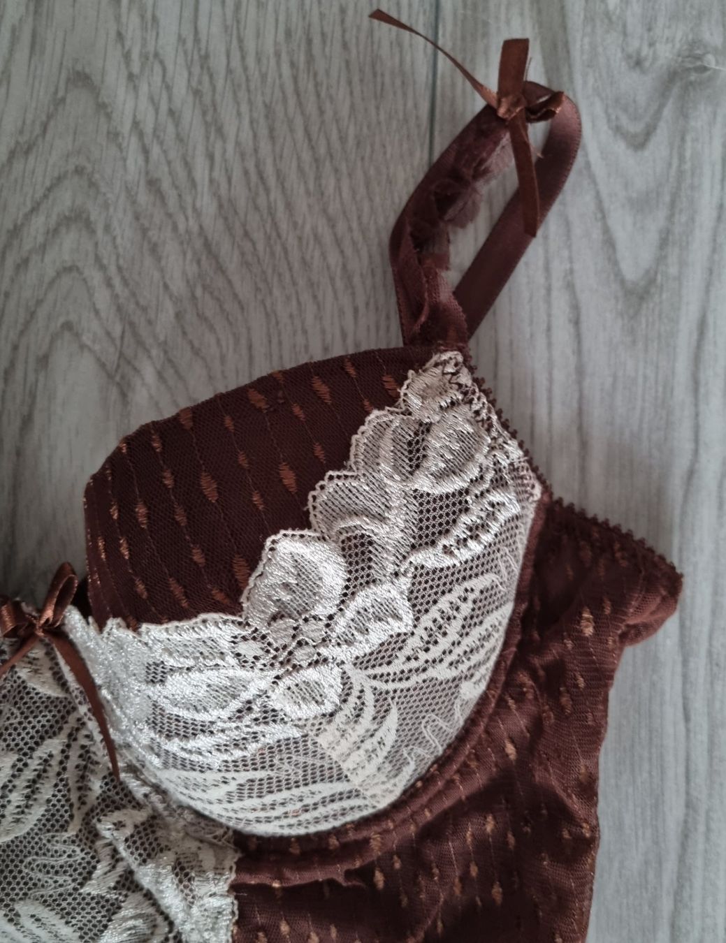 Altra biancheria intima: Guêpière brune et beige, bonnet B, taille 36/38, avec string – Usato da Grand-Lancy venduto da Evelyne010 1