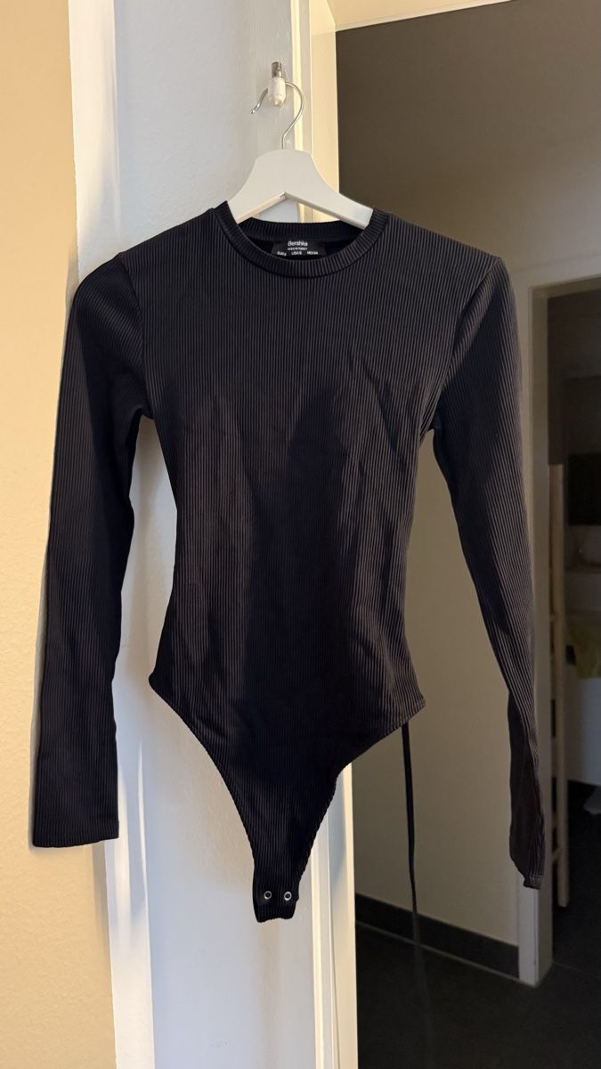 Bershka Top: Oberteil, rückenfrei, Grösse S – Nuovo (secondo la descrizione) da Thun venduto da tat_zb9b