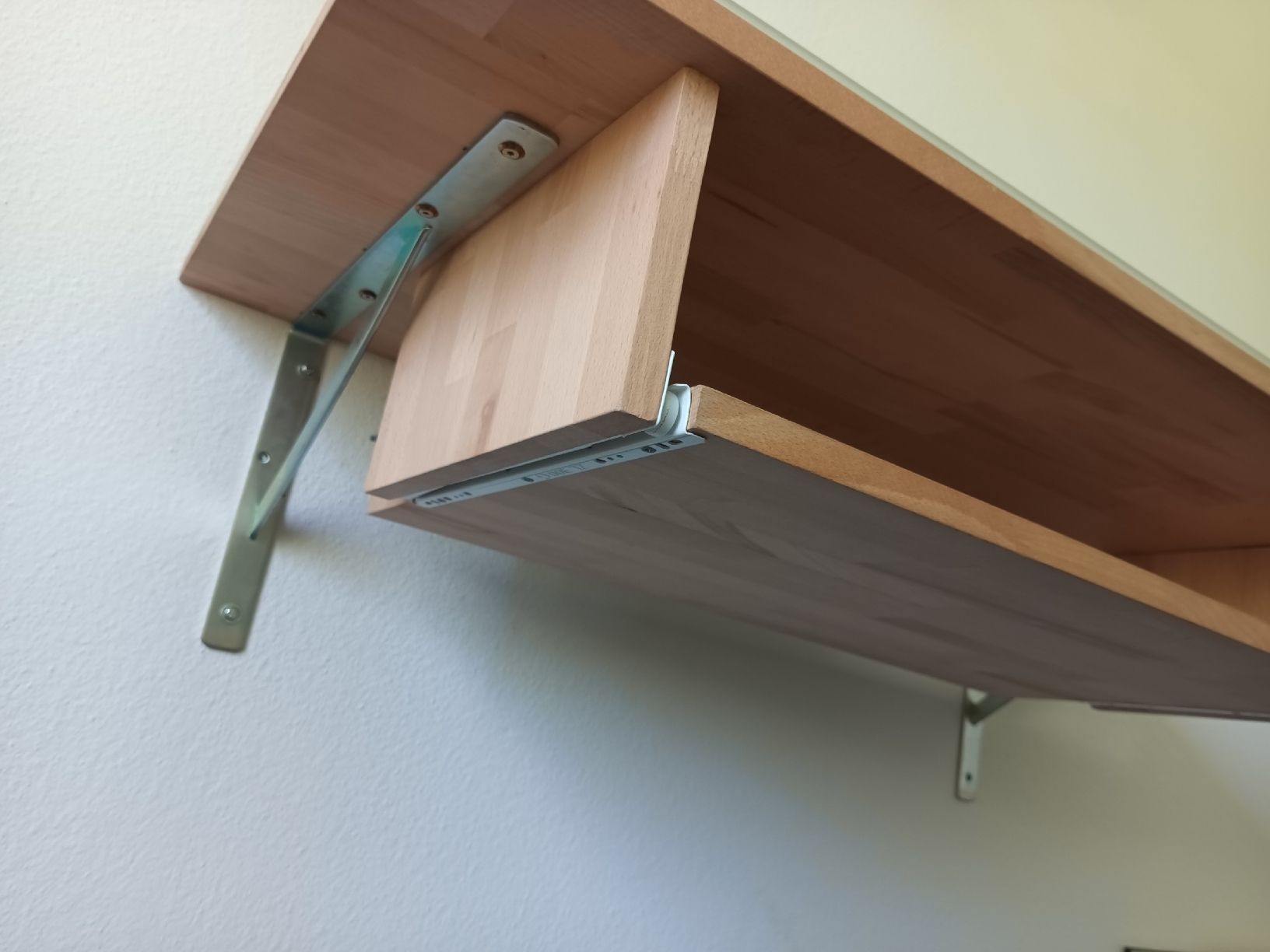 Scrivanie: Bureau mural fait sur mesure – Usato da Chavannes-de-Bogis venduto da Skyhawk3 2