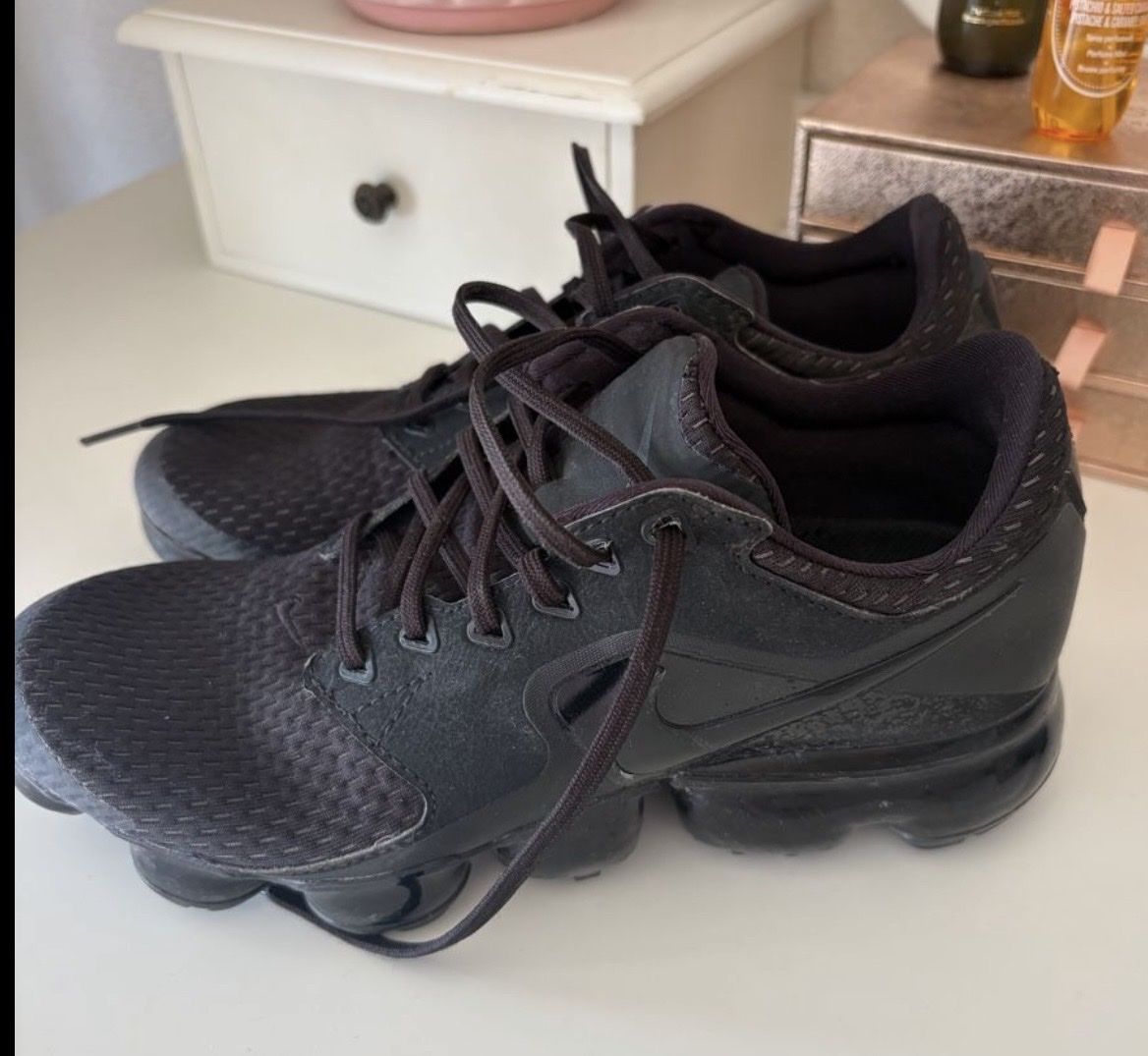 Nike Chaussures femmes: Nike Sneaker Grösse 37  – D'occasion à Basel par Brunner.T 6