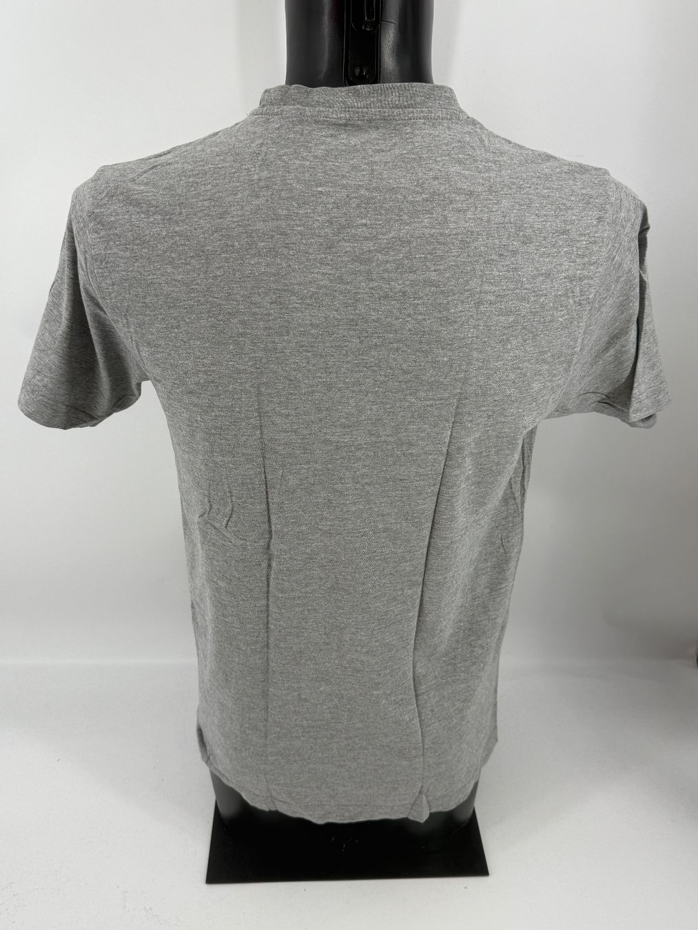 T-Shirts: Basic Shirt Gr. M – Gebraucht aus Auenstein von moin. 1