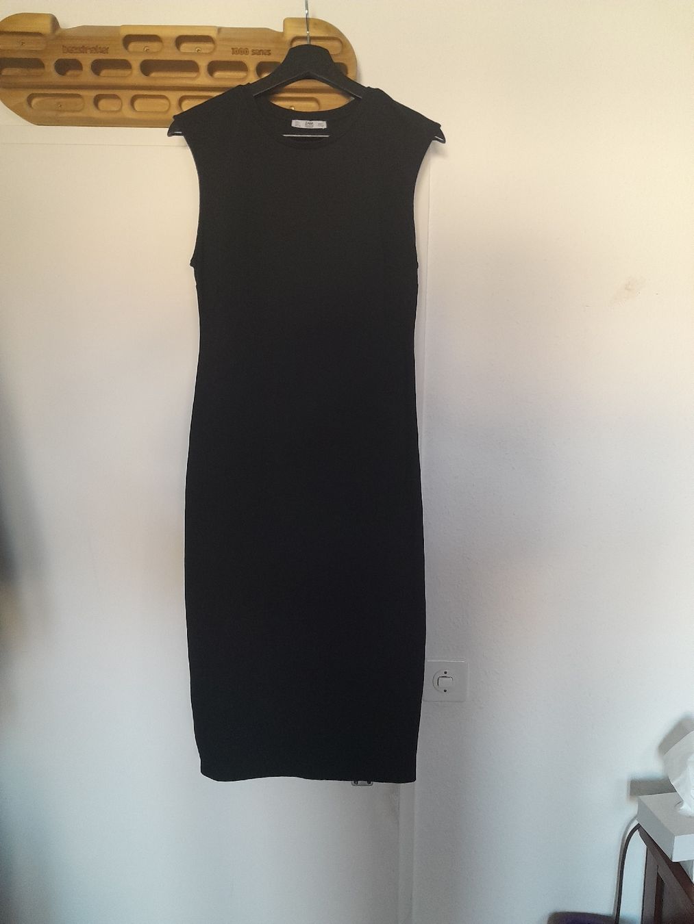 Zara Robes: robe noire zara taille L – D'occasion à Genève par ang_fd8z