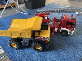 Dumper und Feuerwehrauto