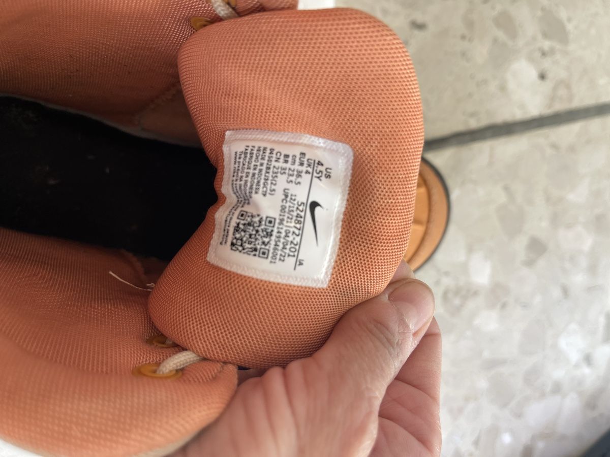 Nike Scarpe da uomo: Nike Winterschuhe Grösse 36.5 – Usato da Meilen venduto da marsico79 2