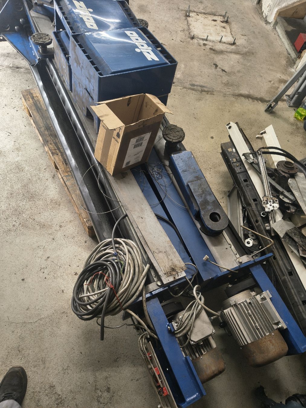 Piattaforme elevatrici & Crick: Zippo Autolift 3200Kg – Usato da Frauenfeld venduto da hallloo 2