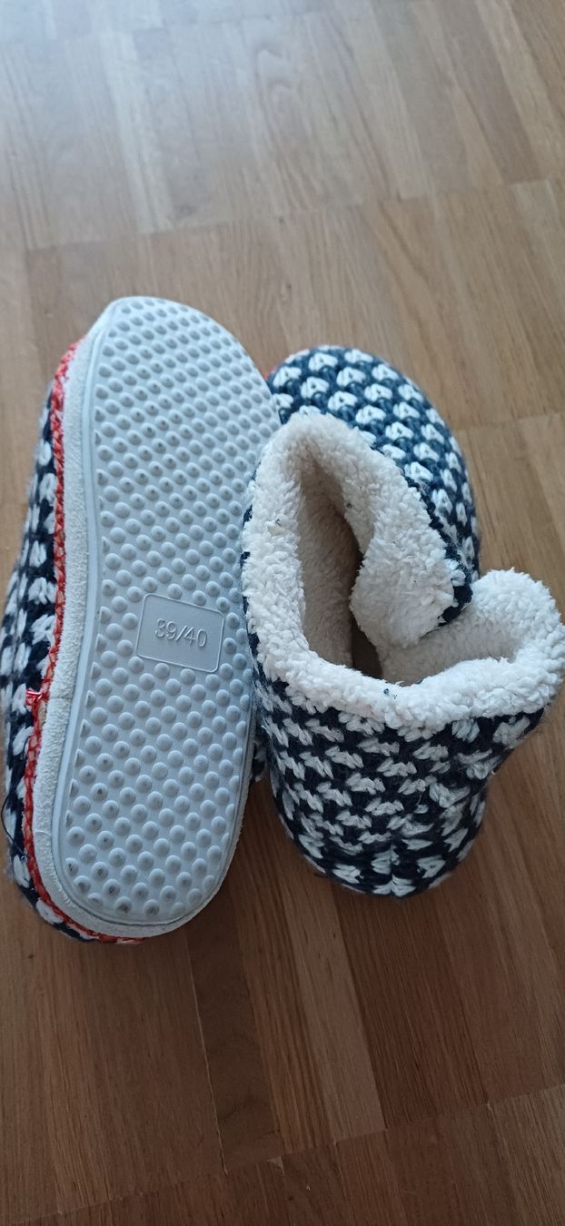 Scarpe da donna: Warme Hausschuhe – Nuovo (secondo la descrizione) da Wittenbach venduto da nic_gvc6