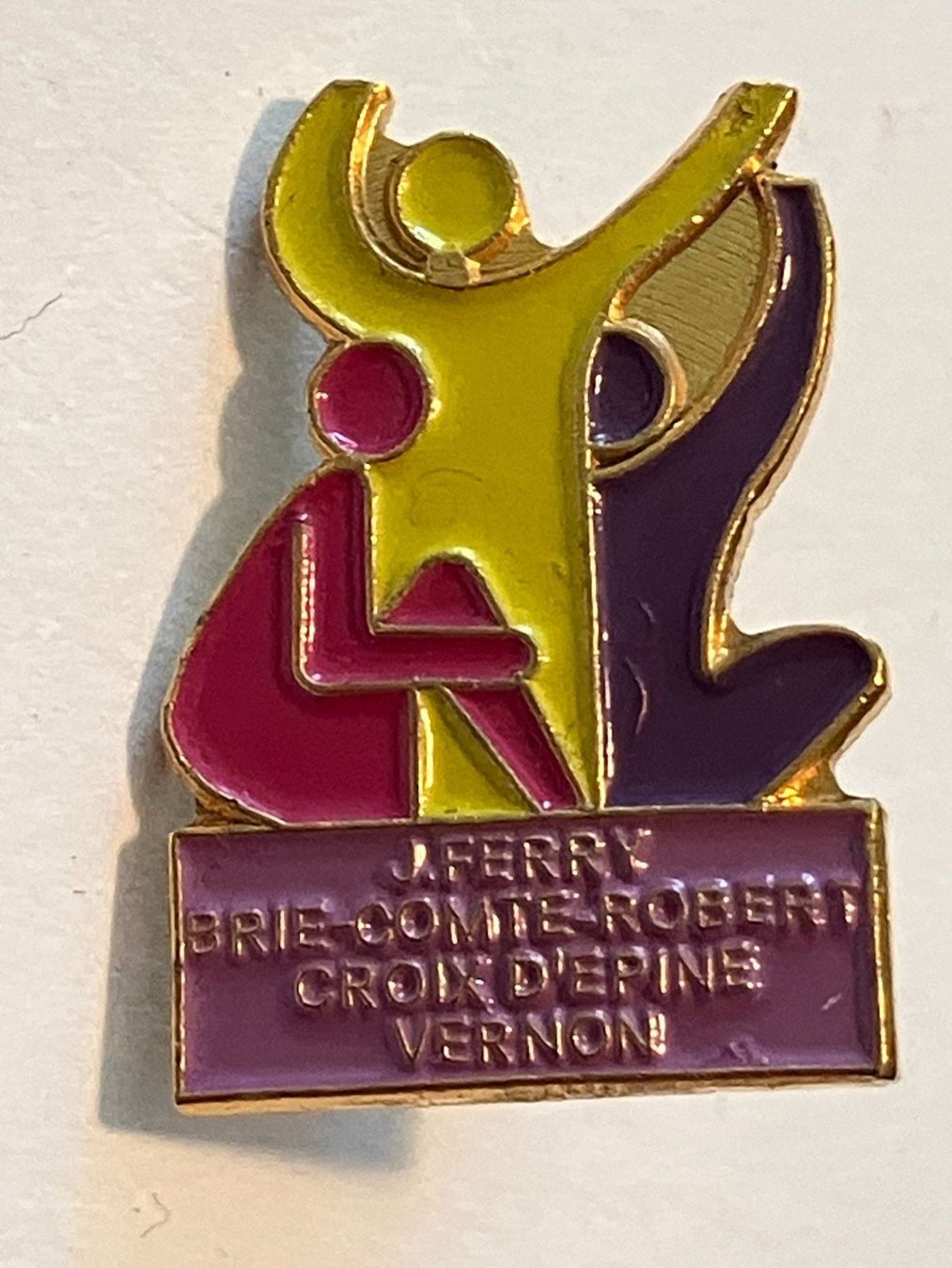 Placchette & Badge: 1 Pin J. Ferry Brie-Comte-Robert Croix D'Epine Vernon – Usato da Basel venduto da djwwpp