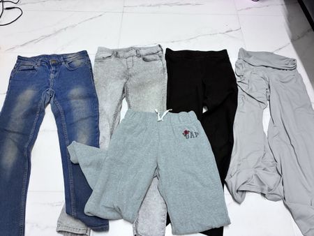 Hosen Set Gr. 146 (5 Teile)