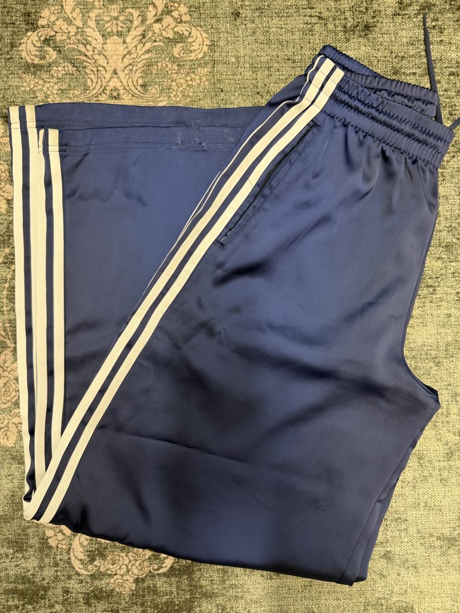 Adidas Pantaloni: Adidas Satin Pants  – Usato da Bachenbülach venduto da cec_8j5s