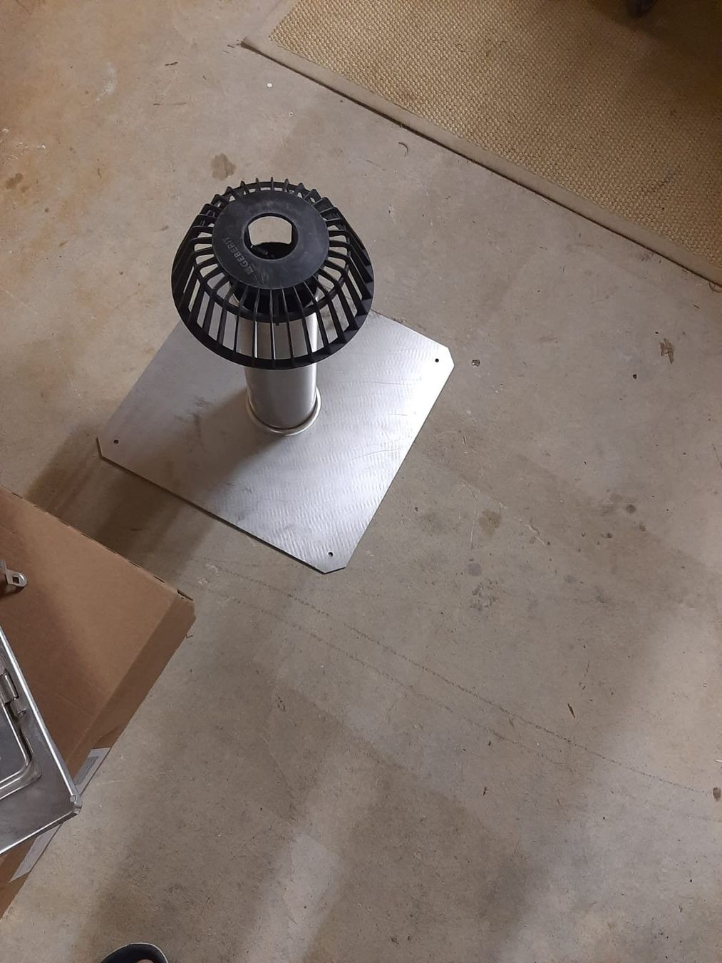 Geberit Tous les outils: Geberit Flachdach Lüftungsstutzen – Neuf avec emballage d'origine à St-Blaise par Mogul0