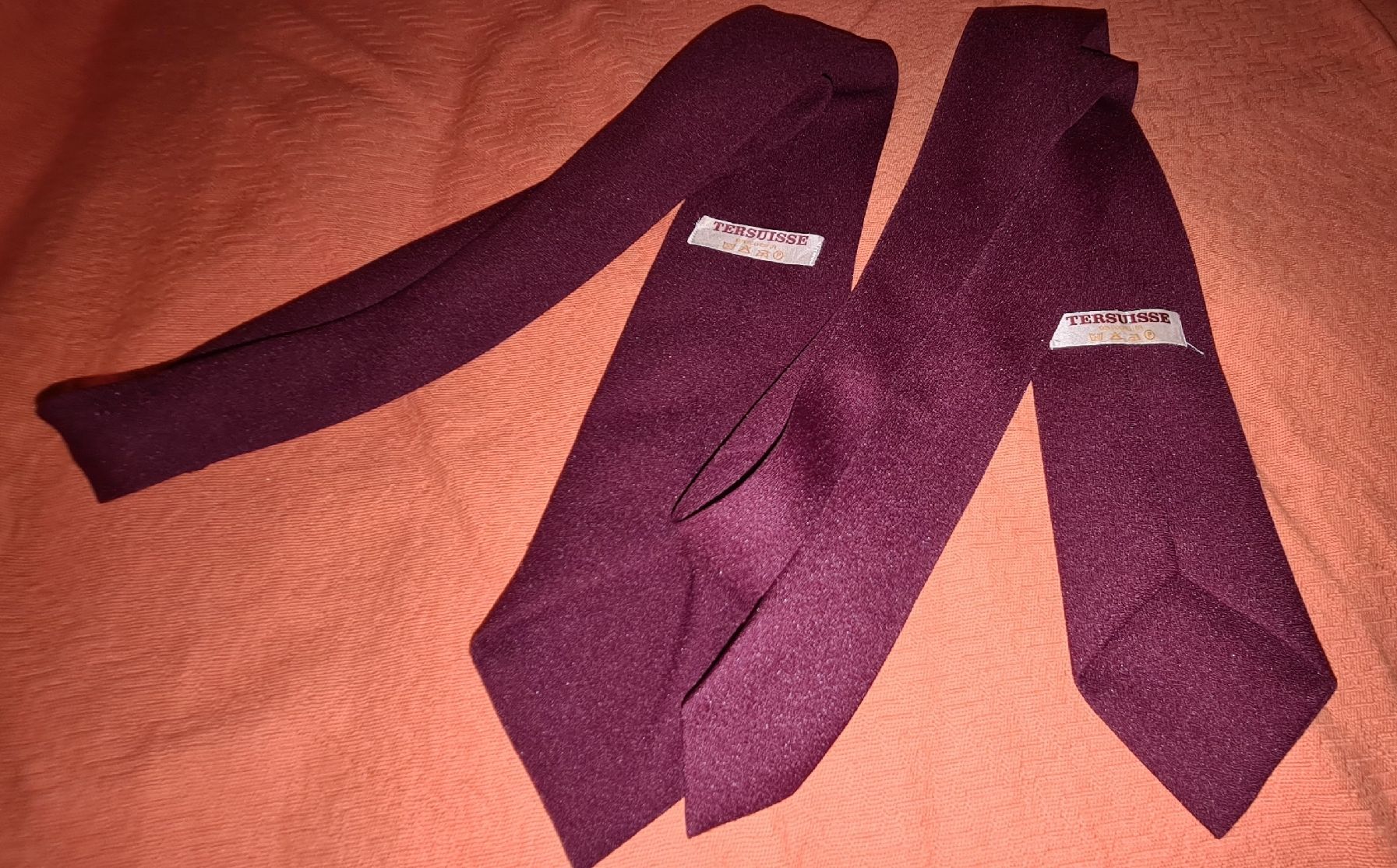 Cravatte: Deux Cravattes Vintage / La Poste. – Usato da Cortaillod venduto da signep