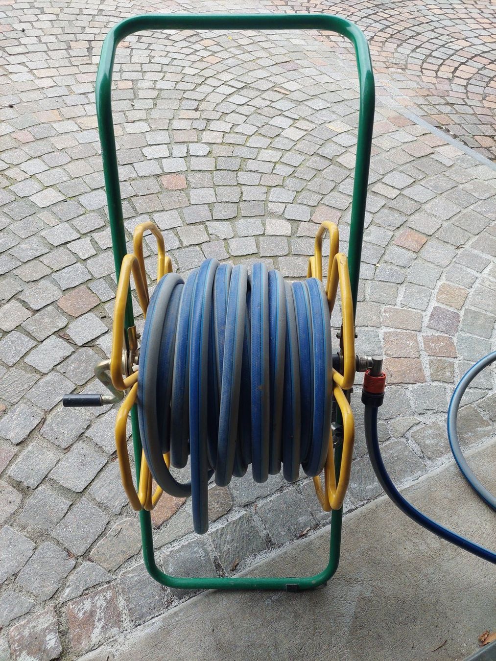 Rohre & Schläuche: Gartenschlauch 25 m mit Schlauchwagen – Gebraucht aus Nussbaumen AG von  2
