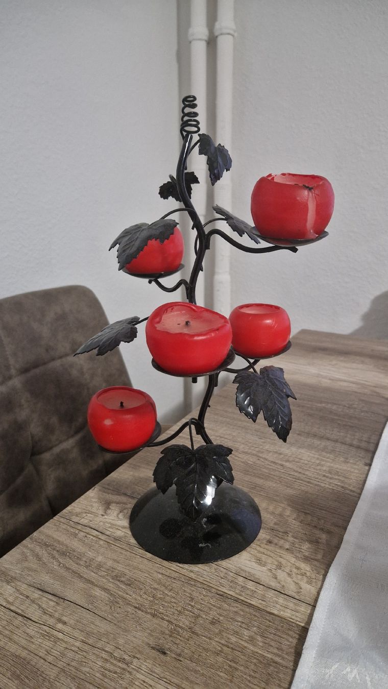 Portacandele: Kerzenständer mit roten Apfel-Kerzen – Usato da Buchs SG venduto da mr9470 3