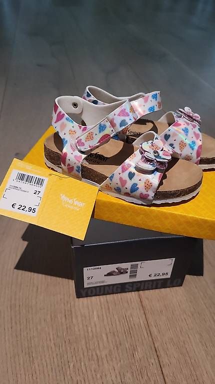 Scarpe per ragazze: Neue Sandalen in Grösse 27 – Usato da Schänis venduto da Sonntagskind89