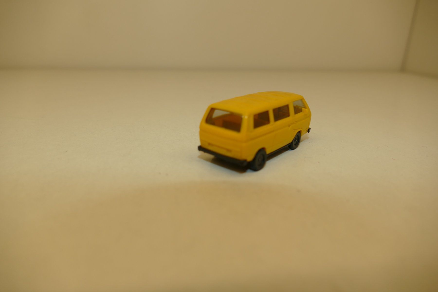 Herpa Modellini d'auto: Herpa 1:87: VW Bus gelb – Usato da Niederhasli venduto da Flash32 2