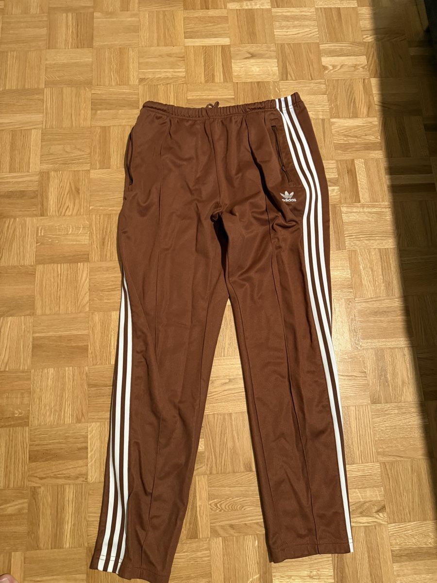 Adidas Hosen: Adidas Trainerhose Braun Grösse L – Gebraucht aus Solothurn von EmanuelKummer