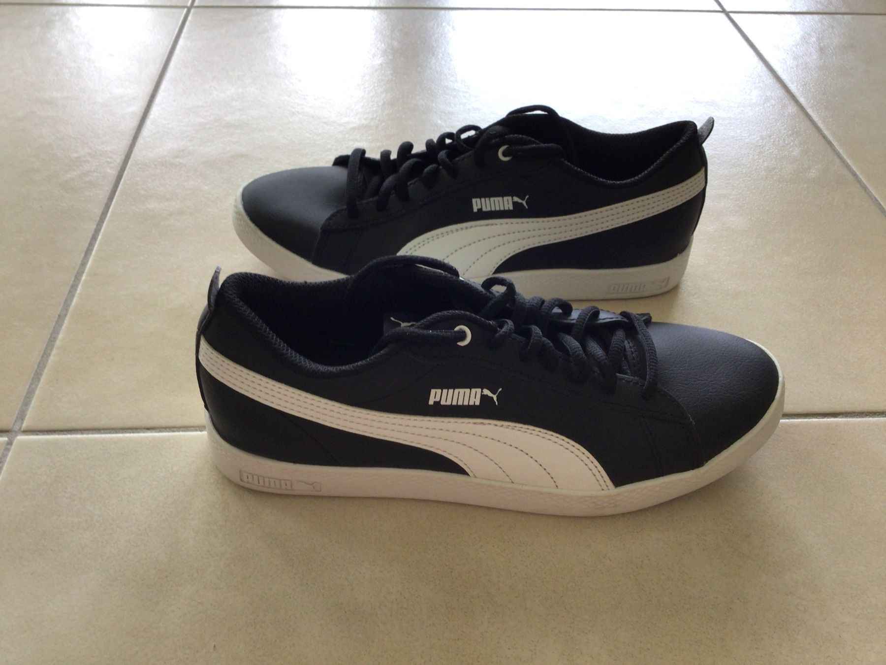 Puma Scarpe da donna: Puma Sneaker schwarz/weiss Gr. 38 – Usato da Frauenfeld venduto da Stehojen 2