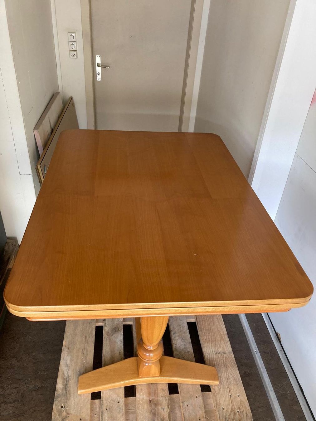 Tables: Holz Esstisch mit Auszug – D'occasion à Niederhelfenschwil par Chleeblatt1938 3