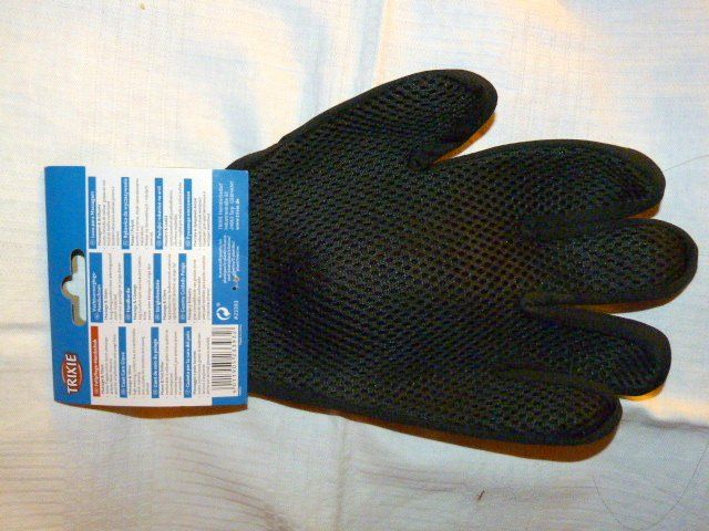 Produits de soins: Fellpflege Handschuh Trixi, neu %% – Neuf avec emballage d'origine à Nunningen par mercury-4-dogs 1