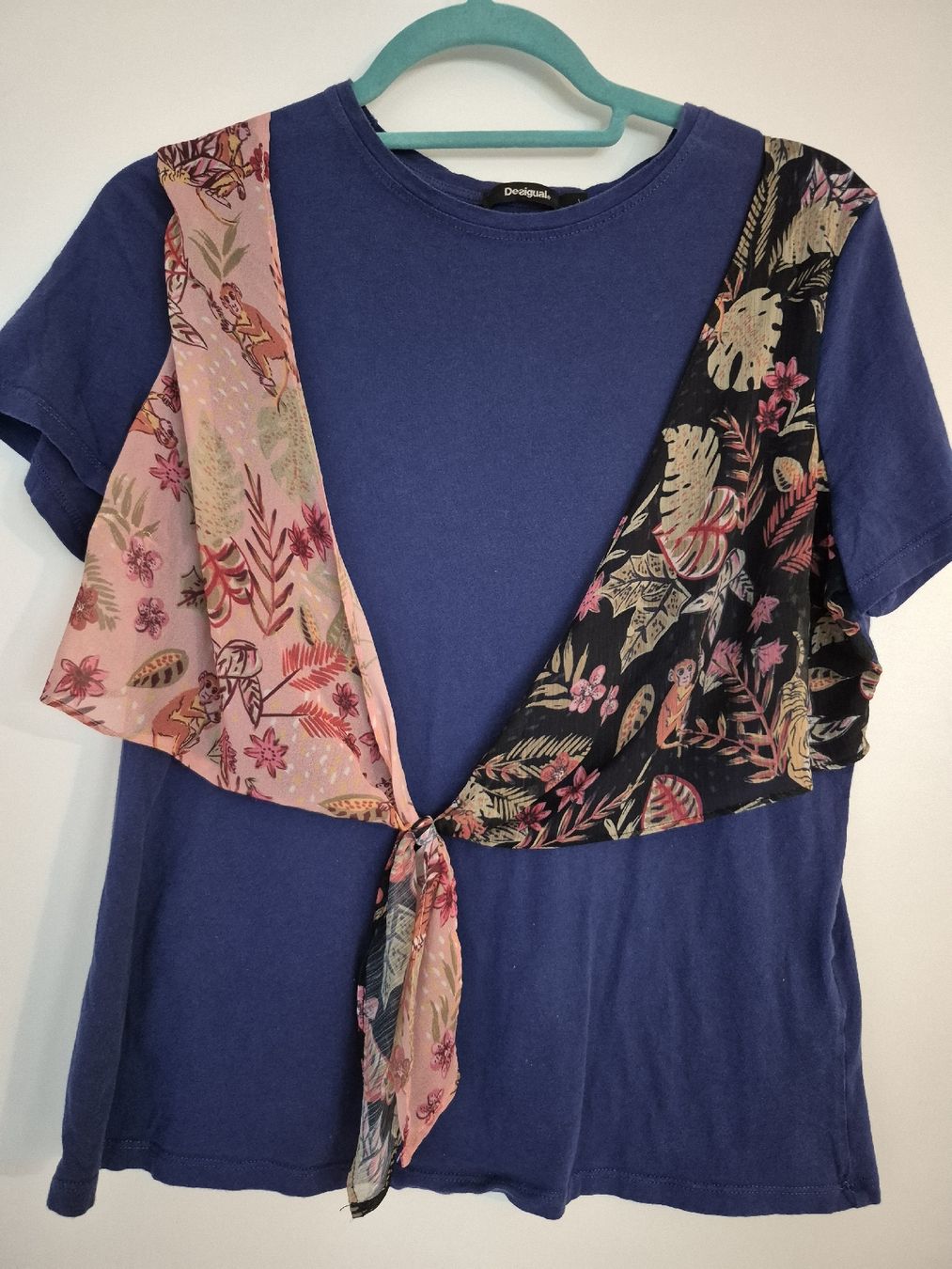 Desigual T-shirts: T-shirt Desigual original, taille L – D'occasion à St-Pierre-Clages par _RV