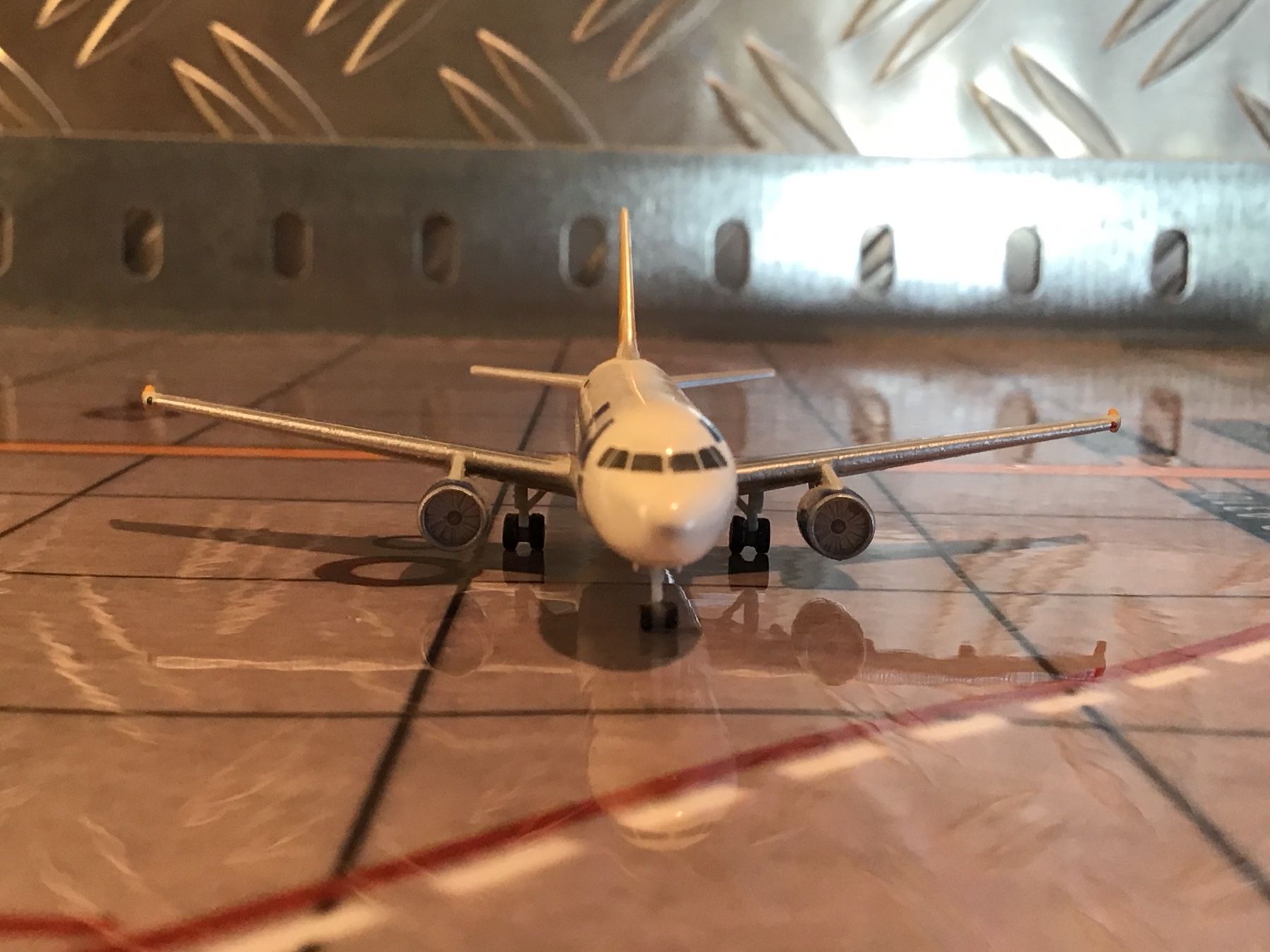 Herpa Kit di modellismo & Modellini statici: HERPA TED AIRBUS A320 1/500 – Usato da Männedorf venduto da Spezial-Modelle 3