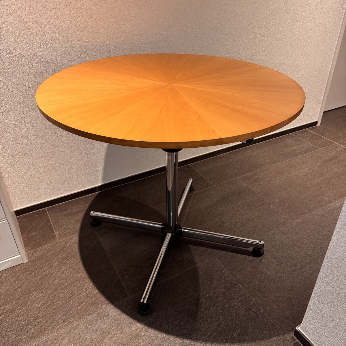 Tavoli: USM Kitos Tisch Buche rund 90 cm – Usato da Balzers venduto da dassandro