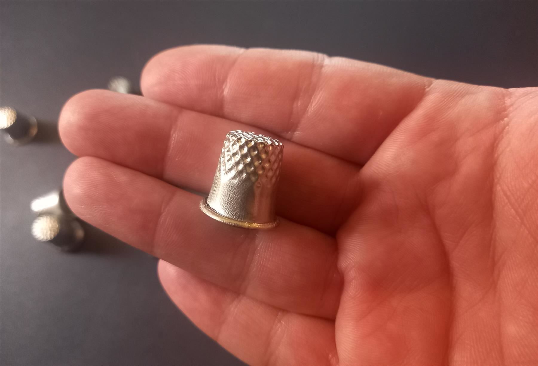 Fingerhüte: 60x Fingerhüte aus Stahl - Dés à coudre en acier – Neu und originalverpackt aus Lausanne von novastoris 2