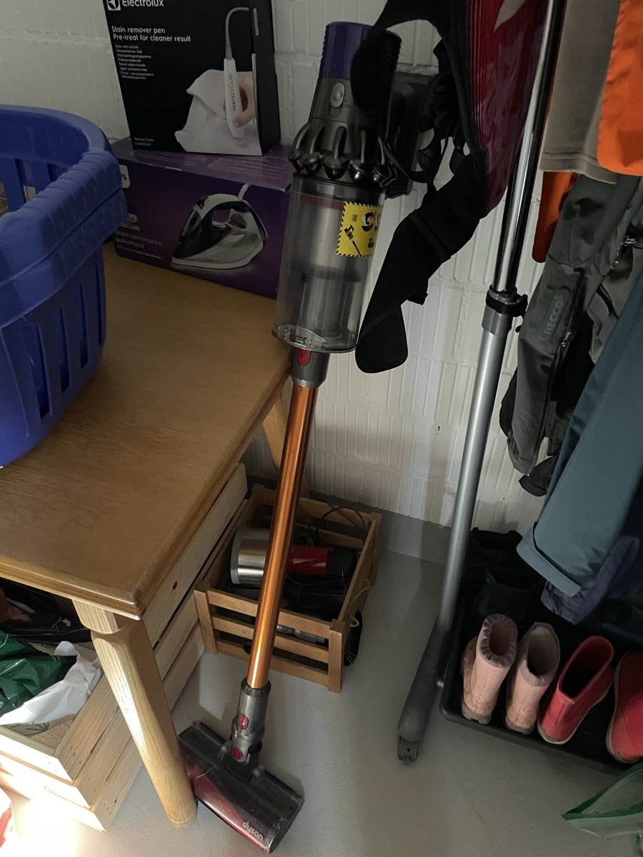 Dyson Aspirapolveri & Accessori: Dyson V10 absolut – Usato da Jegenstorf venduto da fambrun