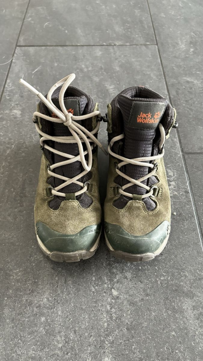 Jack Wolfskin Scarpe per ragazzi: Wanderschuhe Kinder Jack Wolfskin 30 – Usato da Grafenried venduto da jwein