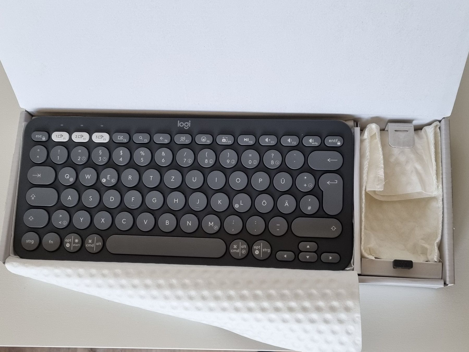 Logitech Tastaturen: Tastatur PEBBLE 2 Logitech DEU – Gebraucht aus Muri AG von Dongle0 2