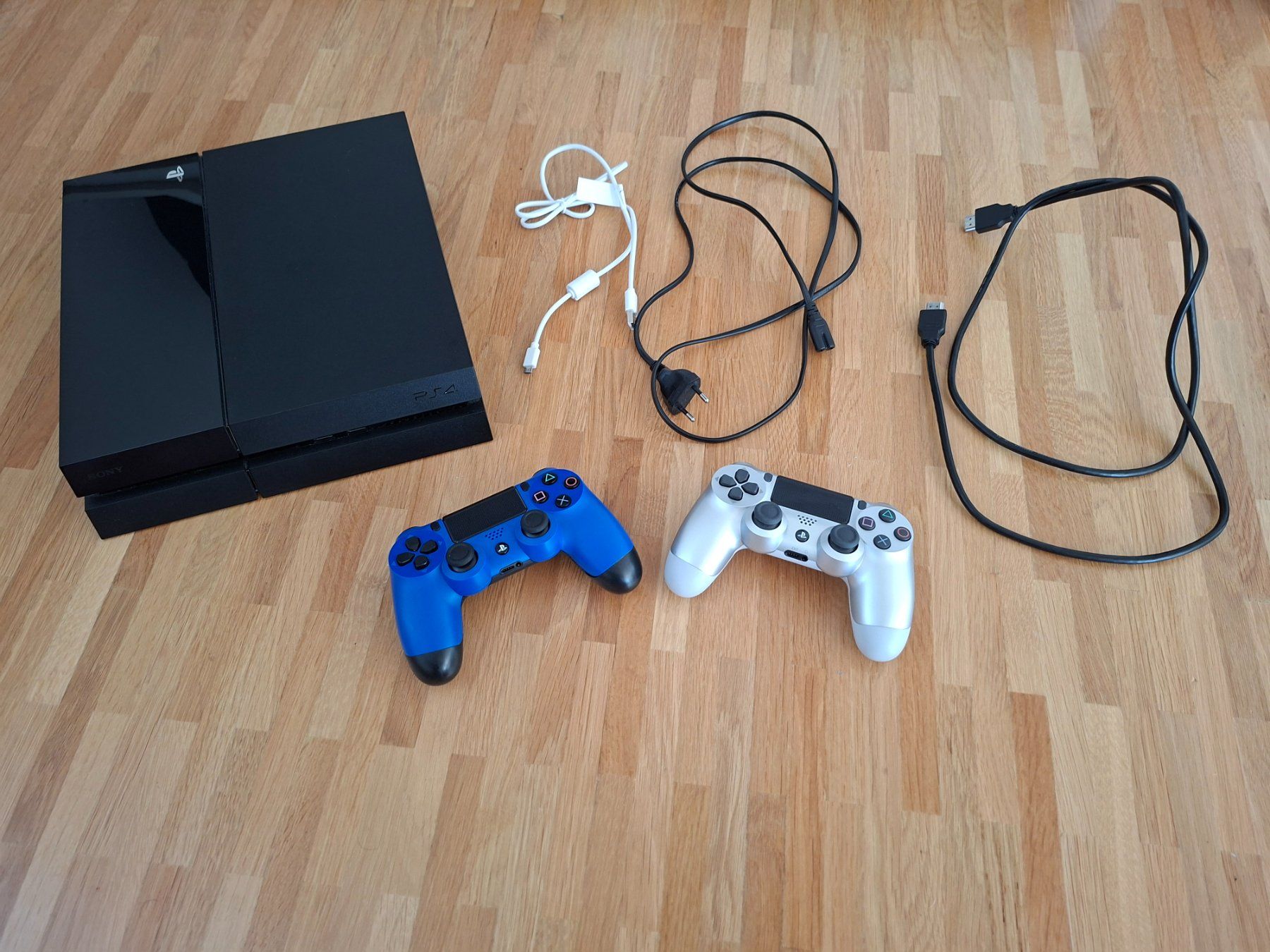 Sony Console: Playstation 4 mit 2 Controllern – Usato da Amriswil venduto da lappinho