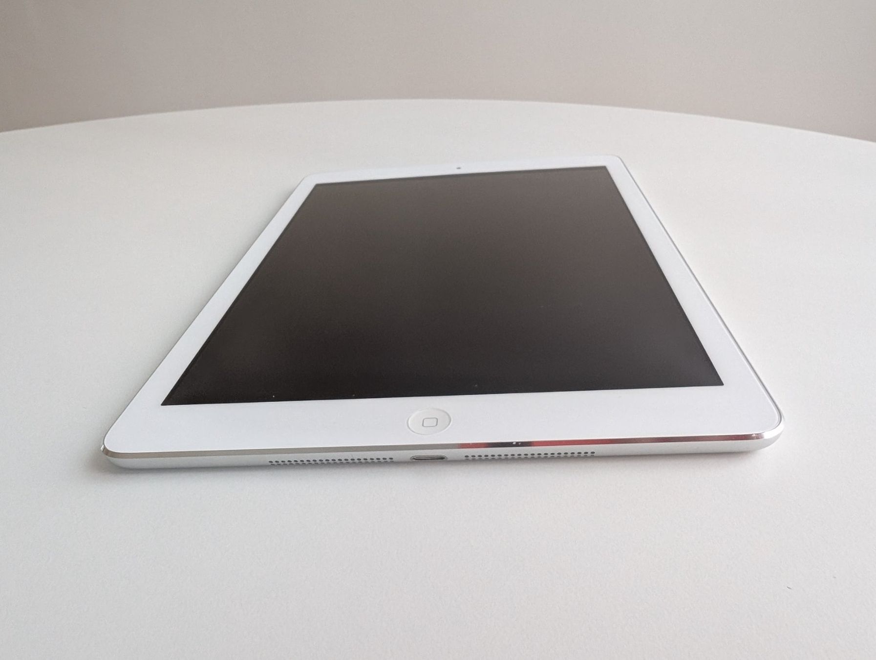 Apple Tablet PC: Apple iPad Air Cellular 128GB weiss silber – Usato da Dübendorf venduto da FIREANDICE_G60