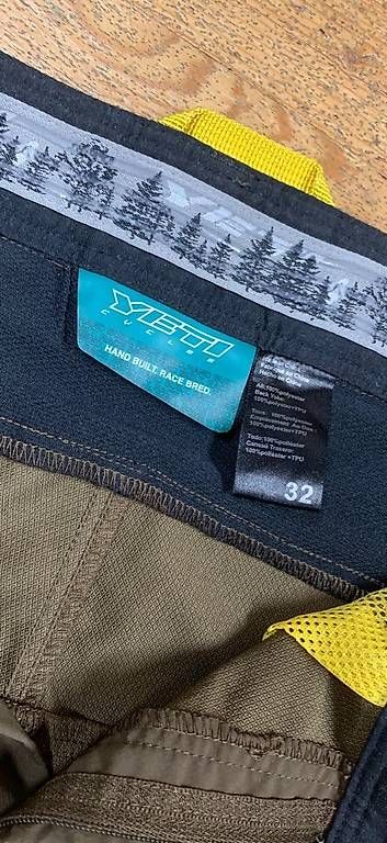 Pantaloni: Shorts vtt différents marques – Usato da Lausanne venduto da luc_8wsj 4