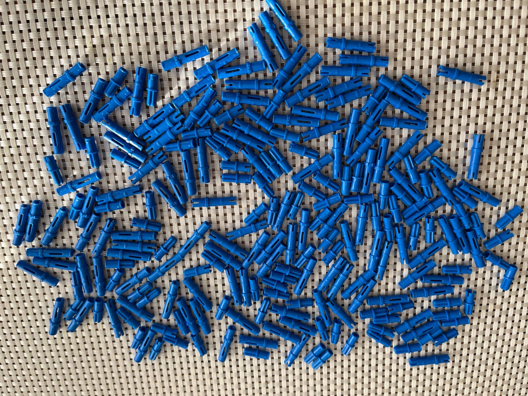 Lego Kit di costruzioni: Lego Technik blaue Pins Stecker 42129 – Usato da Buochs venduto da Techtelmechtel