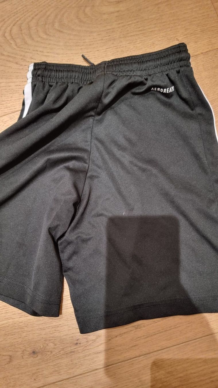 Adidas Pantaloni: Adidas Shorts, 140 – Usato da Buttikon SZ venduto da Limo180 1