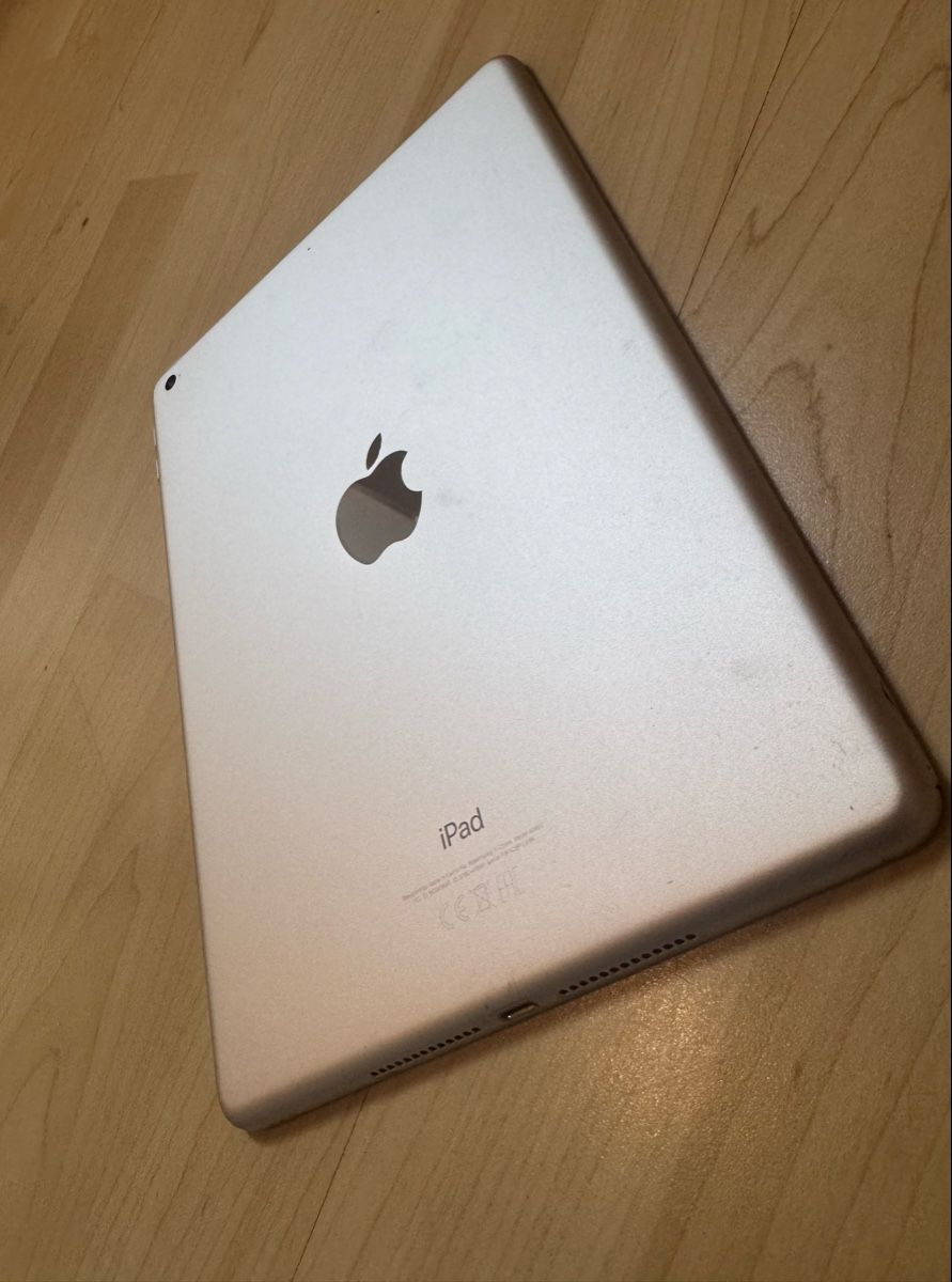 Apple Tablet PC: I Pad (6.Generation) – Usato da Reiden venduto da jez_9hlg 3