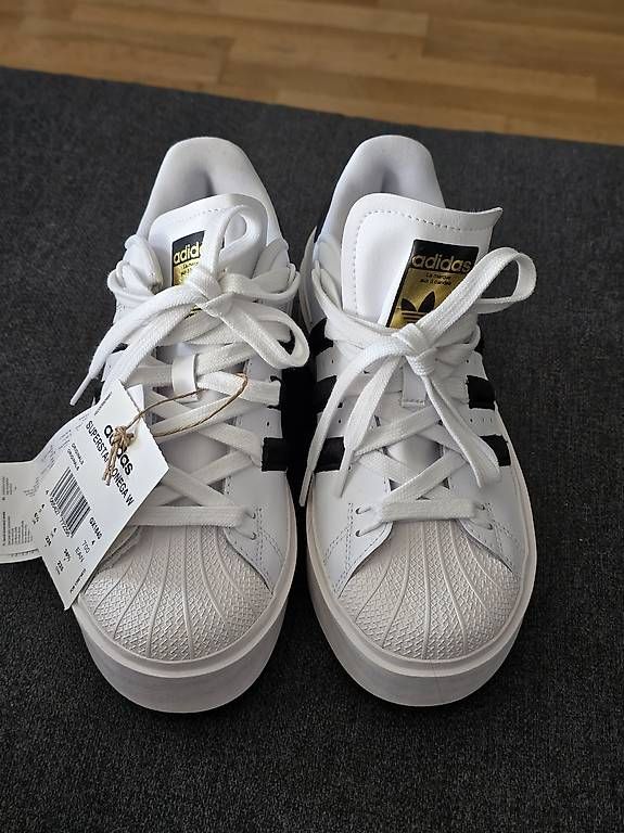 Damenschuhe: Neue Adidas Schuhe 36 2/3 – Gebraucht aus Münchenbuchsee von Arasy13 1