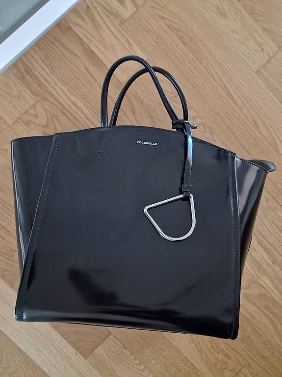 Taschen für Damen: Coccinelle Handtasche gross – Gebraucht aus Lenzburg von elv_skx9