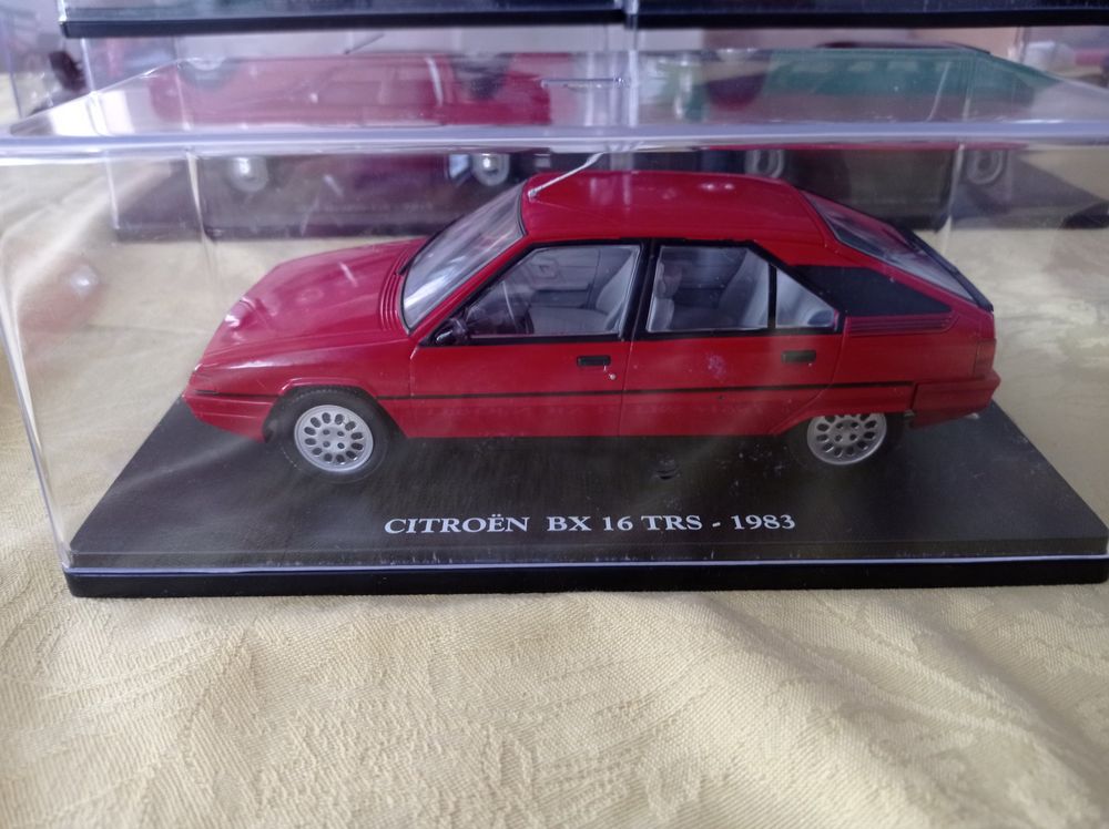 HACHETTE / IXO - RENAULT 4 PROTOTYPE R4 4L gris Neuf NBO 1/43 EUR 15,90