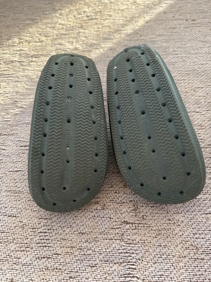 Scarpe da donna: One&One Schlappen Olivgrün – Usato da Zuzwil SG venduto da DanielaB46 1